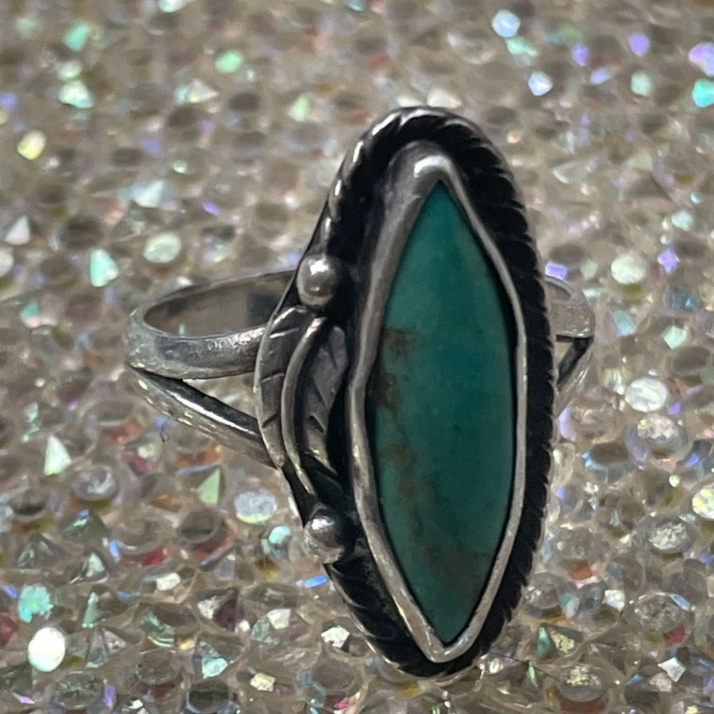 Elegant Silver and Turquoise Ring